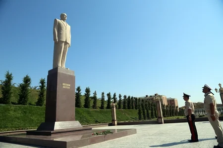 ​Azərbaycanın müdafiə naziri Hərbi Dəniz Qüvvələrinin döyüşə hazırlıq səviyyəsini yoxlayıb