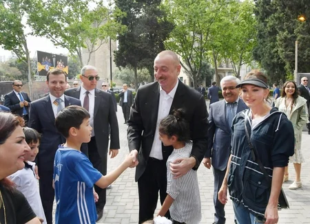 Prezident İlham Əliyev Dənizkənarı Milli Parkda gəzintiyə çıxıb - FOTO