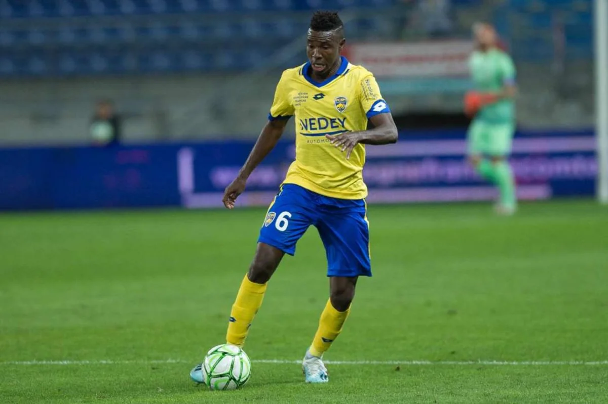 Afrikalı futbolçu rəqibi dişlədiyi üçün 4 oyunluq cəza aldı