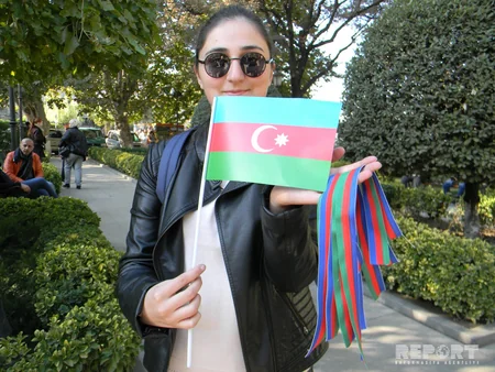“Report” İnformasiya Agentliyinin təşkilatçılığı ilə Tbilisidə “Azərbaycan bayrağı” aksiyası keçirilib - VİDEO