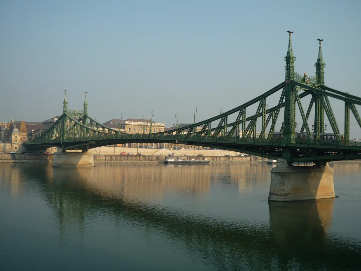 В Будапеште протестующие перекрыли мост из-за планов властей повысить налоги