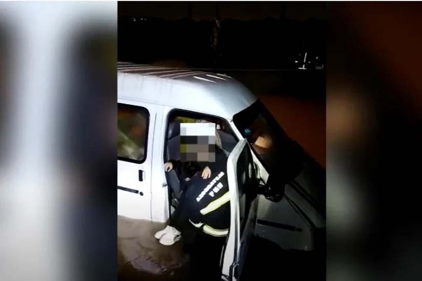 МЧС распространил кадры спасения граждан из подтопленного тоннеля в Баку