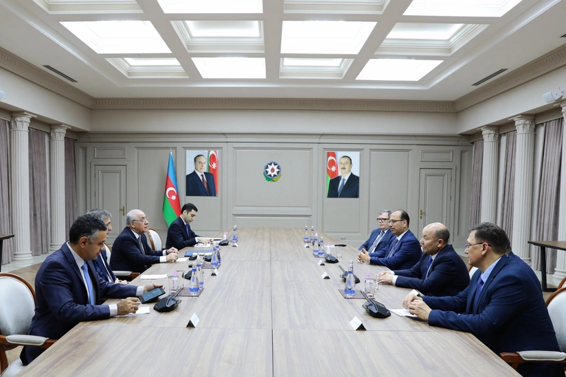 Əli Əsədov Bakıda keçirilən 3-cü DİM Dialoqunun iştirakçıları ilə görüşüb