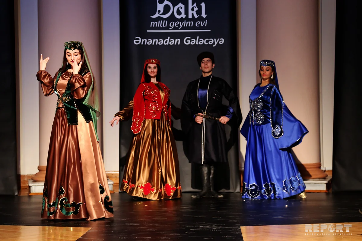 “Ənənədən gələcəyə” adlı milli geyim dəfiləsinin açılışı olub - FOTO