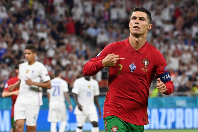 Ronaldu ayın futbolçusu seçilərək, Runinin rekordunu yeniləyib