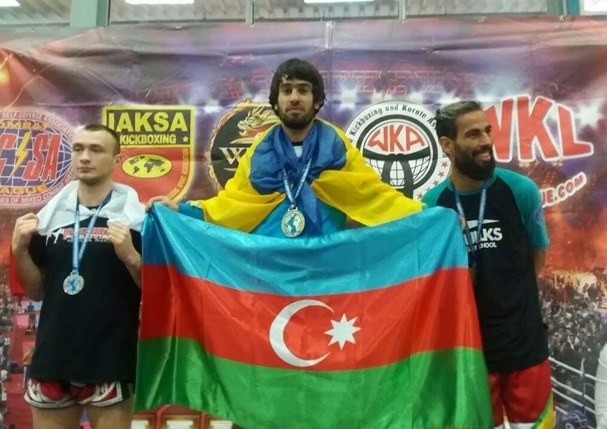 Kikboksinq üzrə dünya çempionu İtaliyada Azərbaycan bayrağını qaldırıb - VİDEO