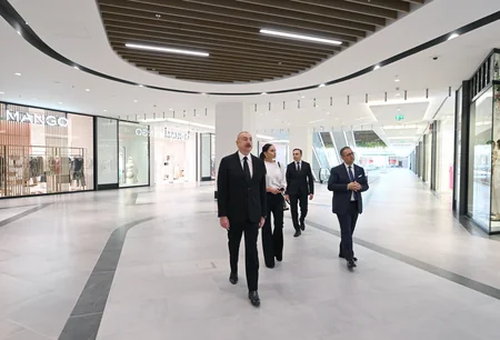 Prezident və birinci xanım Bakıda “Crescent Mall” ticarət mərkəzinin açılışında iştirak ediblər - YENİLƏNİB