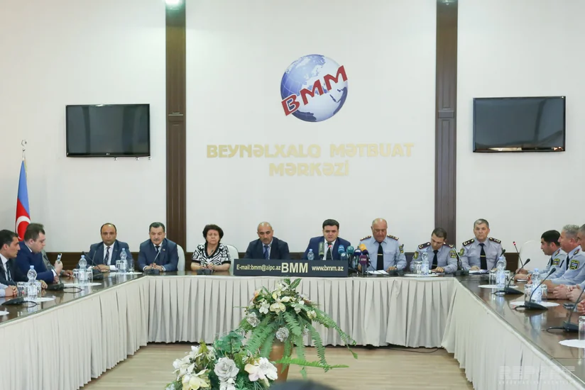 Xidmətdə fərqlənən yol polisləri mükafatlandırılıb - SİYAHI