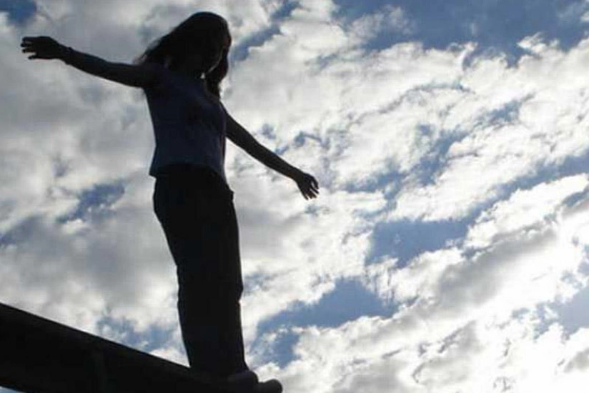 Xırdalanda özünü 4-cü mərtəbədən atan qadın sağ qaldı