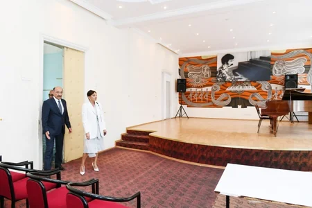 Birinci vitse-prezident 2 nömrəli Uşaq İncəsənət Məktəbindəki şəraitlə tanış olub