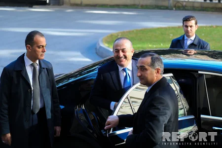 Bakıda Elmar Məmmədyarovla Türkiyə XİN başçısı arasında görüş başlayıb