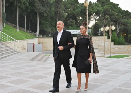 Prezident və birinci xanım Müslüm Maqomayevin xatirəsinə həsr olunan gecədə iştirak edib