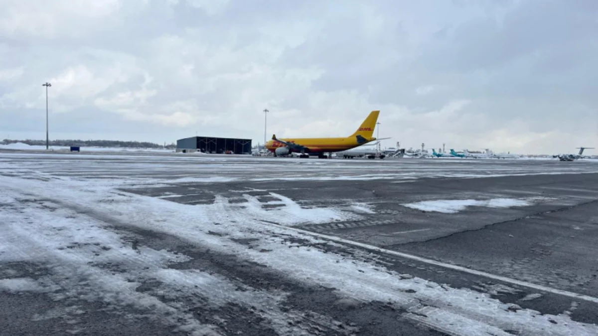 Снегопад в Алматы привел к отмене и задержке более 30 рейсов