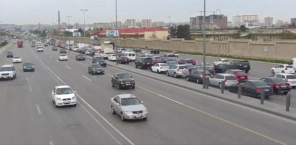 Bakının bir sıra yollarında tıxac var - SİYAHI