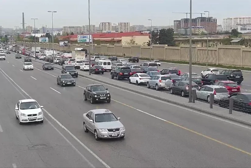 Bakının bir sıra yollarında tıxac var - SİYAHI