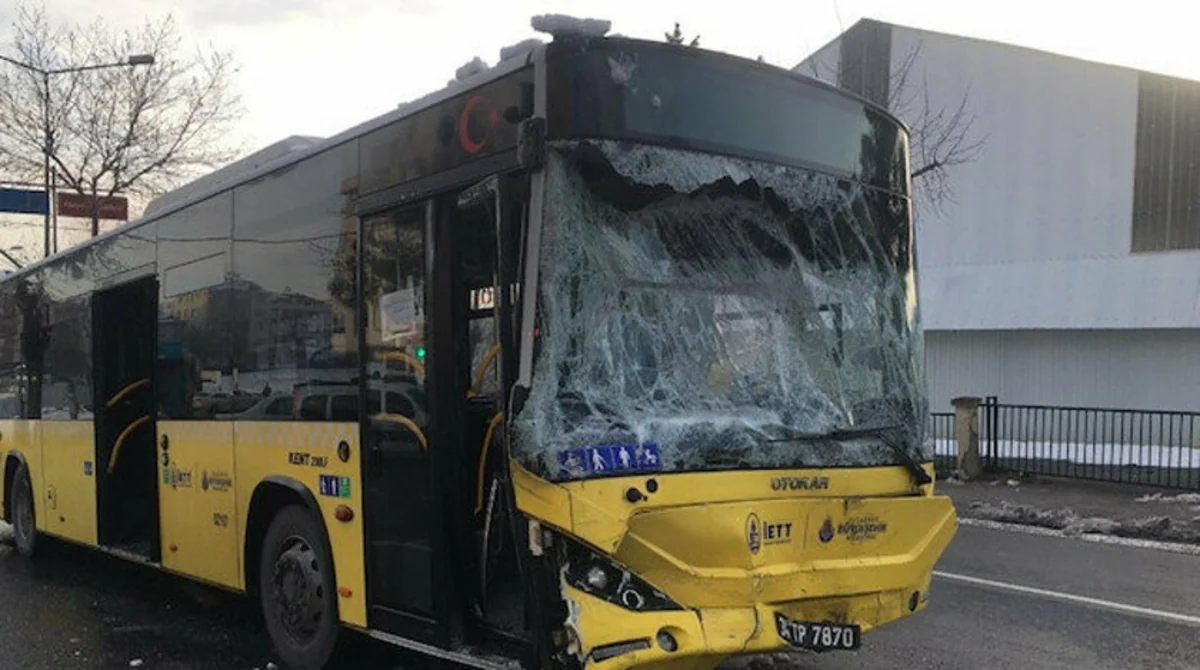 İstanbulda avtobusla mikroavtobus toqquşub, yaralılar var