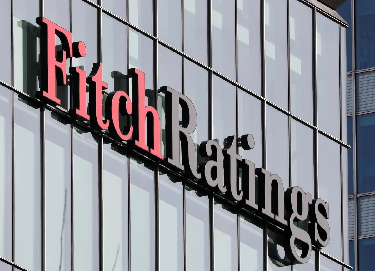 “Fitch” qarşıdakı üç ildə manatın məzənnəsinin sabit qalacağını proqnozlaşdırır