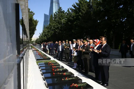Türkiyə səfiri: Azərbaycanın dörd bir tərəfində dəfn edilmiş yüzlərlə şəhidimiz qardaşlığımızın dərin tarixini göstərir
