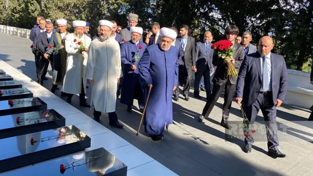 Türk Dövlətləri Təşkilatının müsəlman dini liderləri Fəxri və Şəhidlər xiyabanlarını ziyarət edib