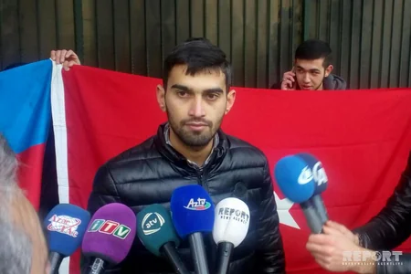 В Тбилиси азербайджанские студенты провели акцию в поддержку Турции