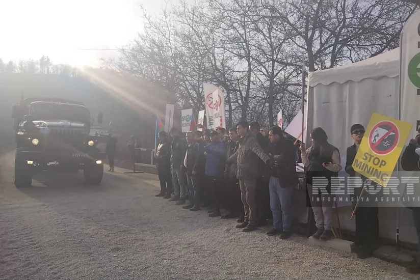 Еще 4 автомобиля миротворцев беспрепятственно проехали из Лачына в Ханкенди