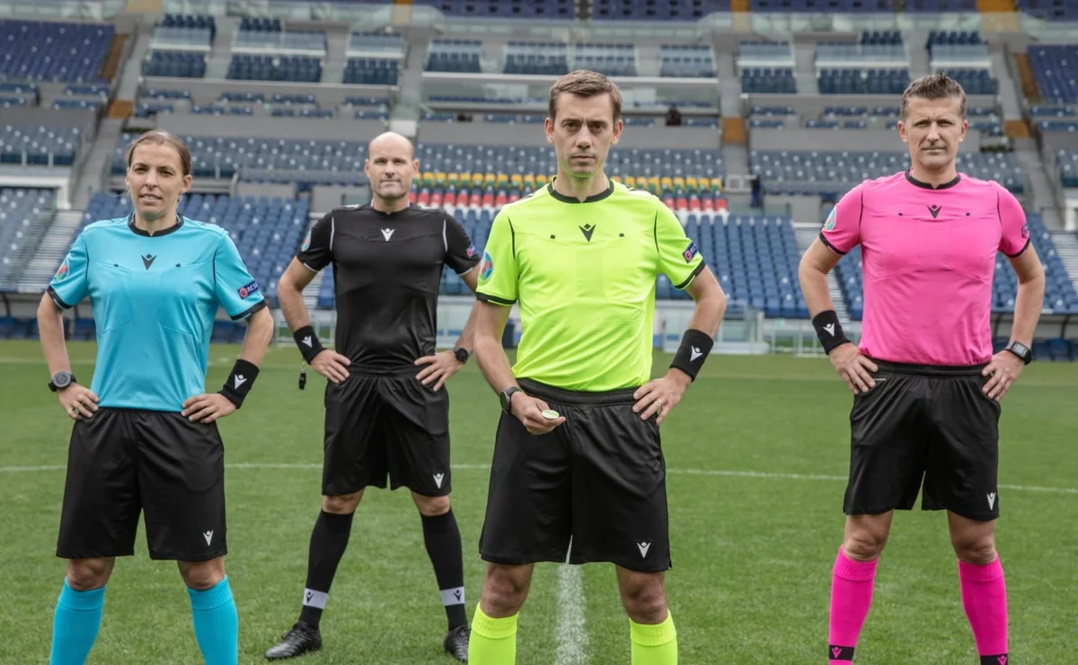 AVRO-2020: Hakimlərin geyinəcəyi formalar təqdim edildi