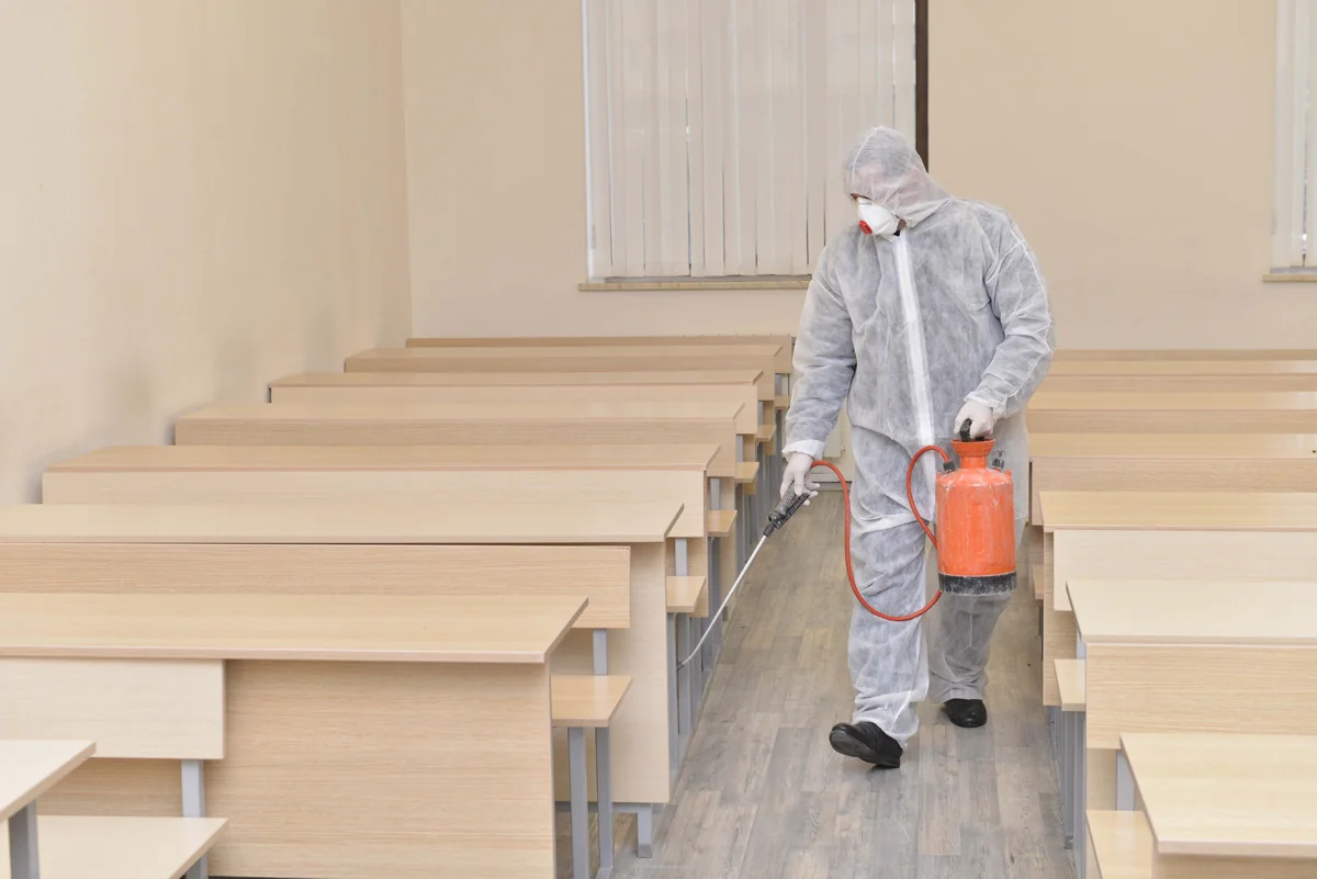 Главврач: В целях профилактики дезинфекция проводится в школах раз в неделю