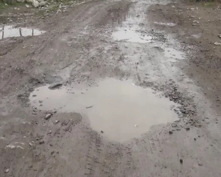 İsmayıllının Çəmənli kəndinin yolu bərbad vəziyyətə düşüb