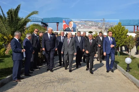 SOCAR prezidenti Neft Daşlarında neftçilərlə görüşüb