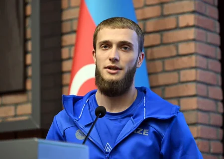 Fərid Qayıbov beynəlxalq yarışlarda uğurlu çıxış etmiş idmançılarla görüşüb