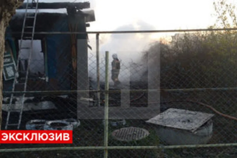 Не менее восьми человек погибли при пожаре в Свердловской области