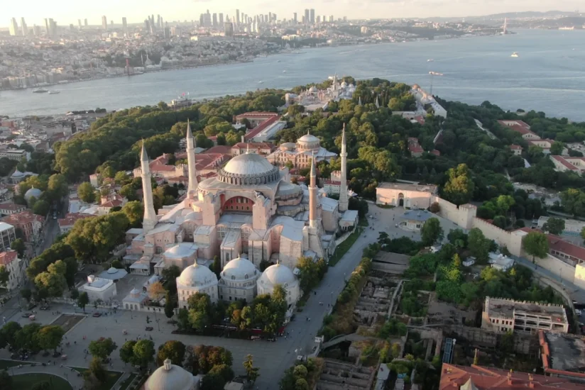 İstanbulda qasırğa və güclü yağışla bağlı əhaliyə xəbərdarlıq olunub