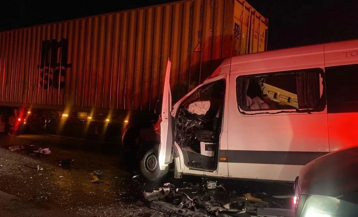 Meksikada sərnişin avtobusu TIR-la toqquşub, 10 nəfər ölüb