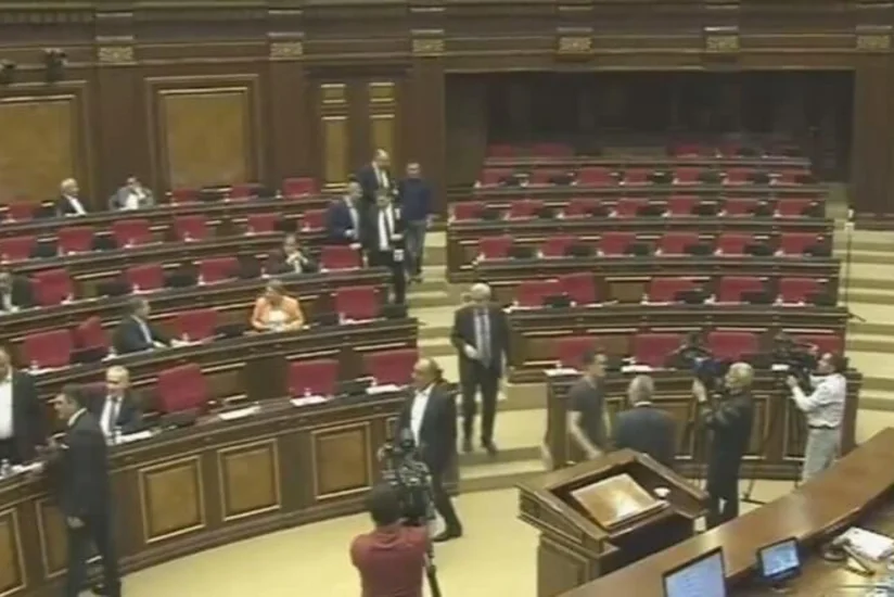 Ermənistan parlamentinin iclas keçirməsi üçün yetərsay olmayıb