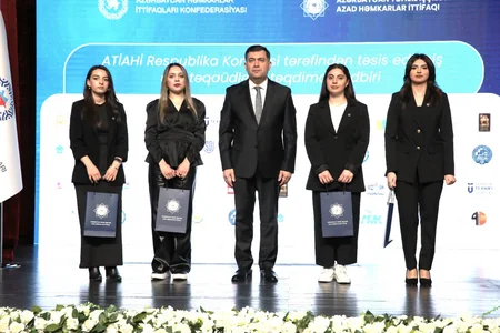 Bir qrup tələbəyə adlı təqaüd verilib