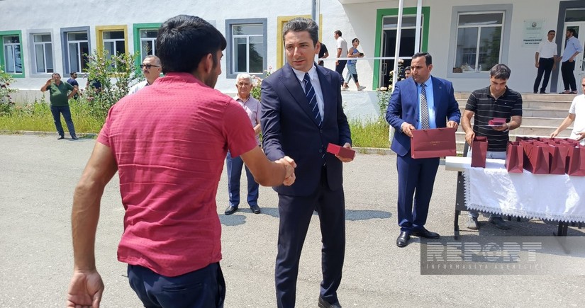 Növbəti köç karvanı Həsənriz kəndinə çatıb, açarlar təqdim olunub - YENİLƏNİB