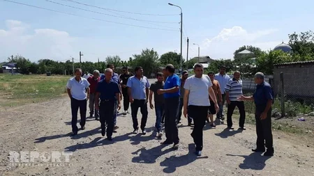 В Грузии не сумевшие продать выращенный урожай азербайджанцы провели акцию протеста - ФОТО