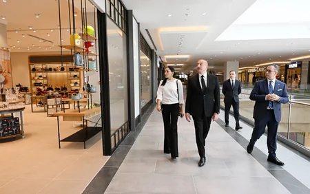 Prezident və birinci xanım Bakıda “Crescent Mall” ticarət mərkəzinin açılışında iştirak ediblər - YENİLƏNİB