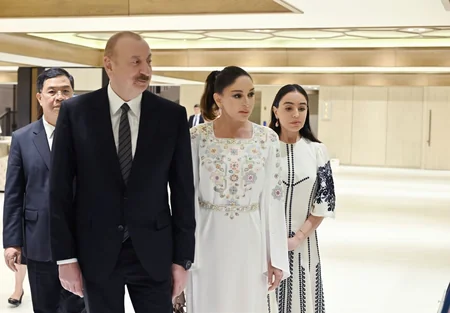 “Gülüstan” sarayında Vyetnam rəsm əsərlərinin sərgisi ilə tanışlıq olub