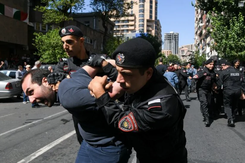 В центре Еревана полиция задержала девять человек