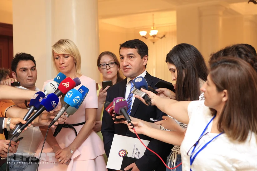 Hikmət Hacıyev: Azərbaycan və Rusiya informasiya sahəsində geniş əlaqələr qurur