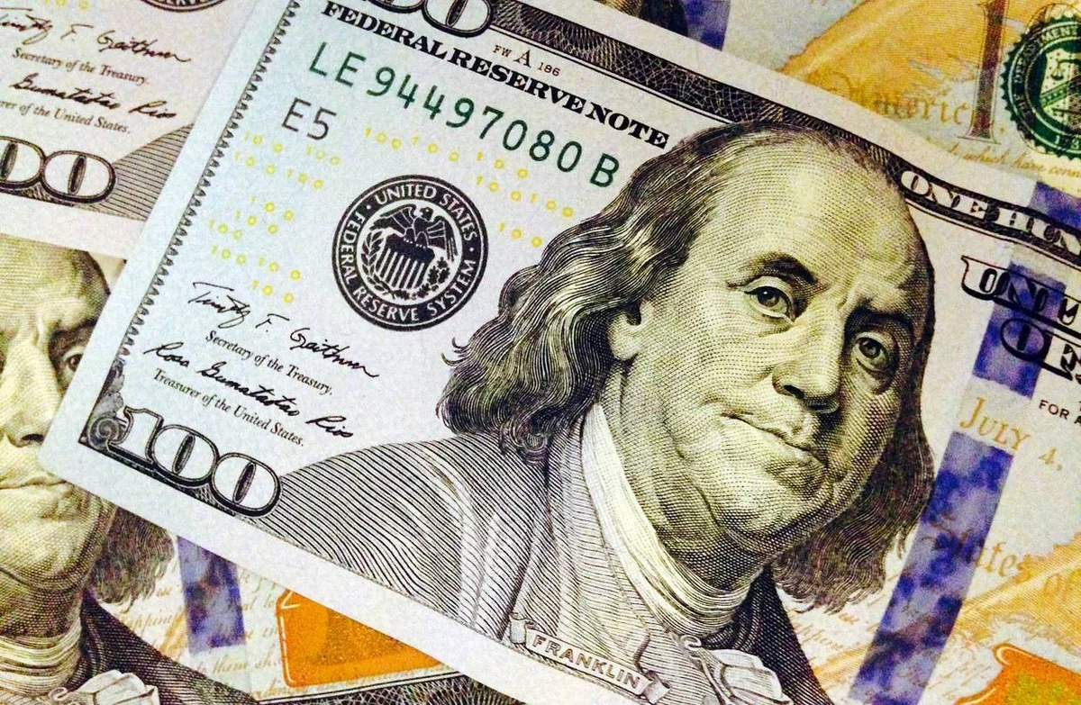 Rusiyada dolların məzənnəsi 17 aylıq minimuma enib