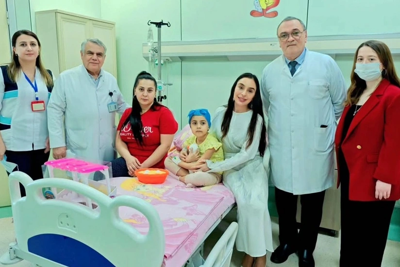 Leyla Əliyeva Milli Onkologiya Mərkəzində müalicə alan uşaqları ziyarət edib