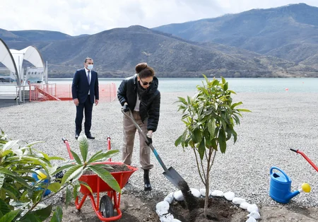 President Ilham Aliyev lays foundation stone for tourism complex in Sugovushan