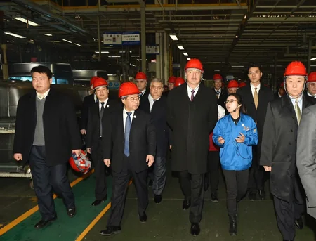 Prezident İlham Əliyev Sian şəhərində Şaansi avtomobil zavodu ilə tanış olub