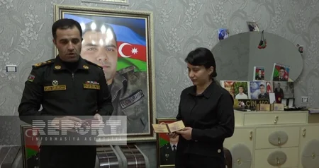Naxçıvanda antiterror tədbirlərində şəhid olanların ailə üzvlərinə orden və medallar təqdim edilib