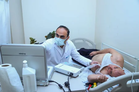 West Hospitalın həkimləri sosial xidmət müəssisəsinin sakinlərini müayinə edib