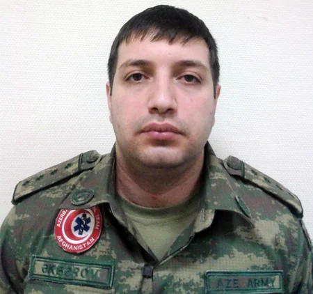 Müdafiə naziri Əfqanıstandakı Azərbaycan sülhməramlılarının iki zabitini mükafatlandırıb - FOTO