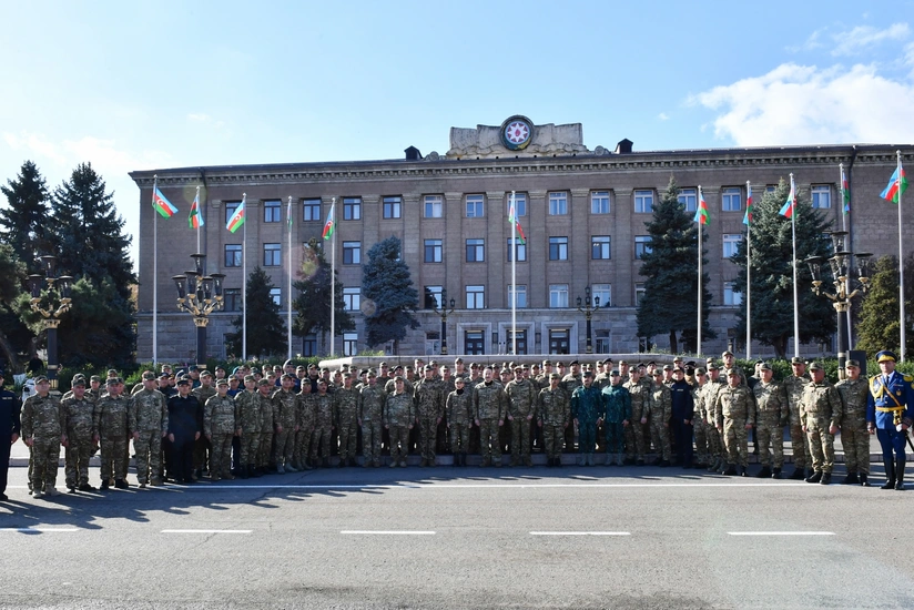 Ali Baş Komandan İlham Əliyev Xankəndidə hərbçilərlə görüşüb