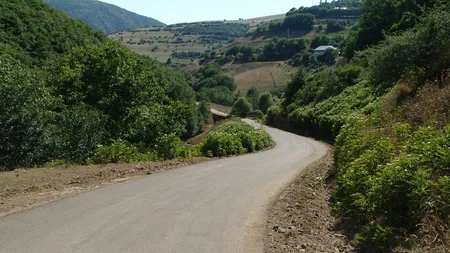 Yardımlıda iki kəndin yolu təmir olunub